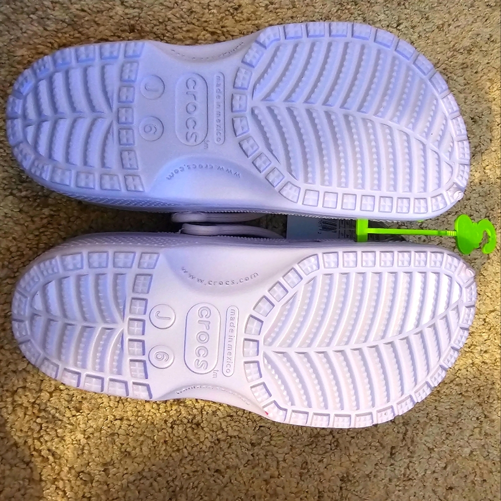 NWT LILAC CROCS - Picture 3 of 3